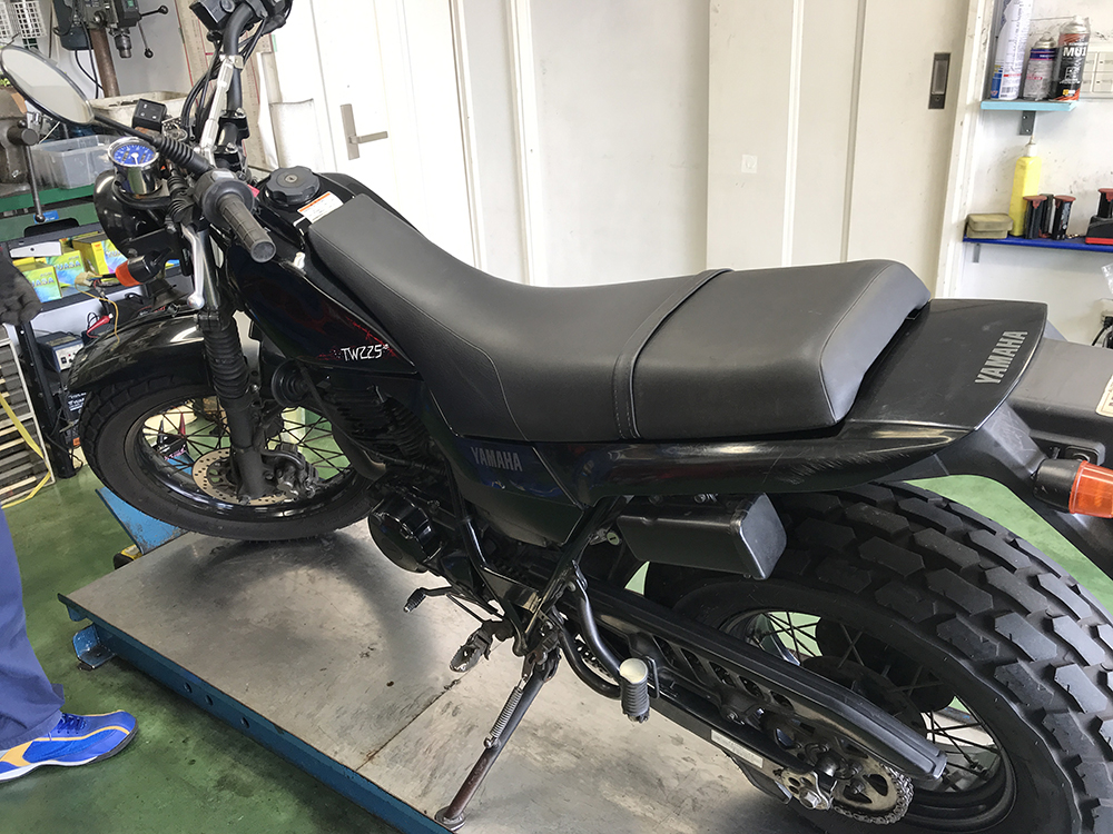 YAMAHA TW225 ヘッドライト修理（千葉県松戸市・柏市・流山市 バイク修理・点検・整備） | 千葉県松戸市・柏市・流山市  オートショップミヤシタ。バイク・スクーター・原付・原付二種のことならお任せください。